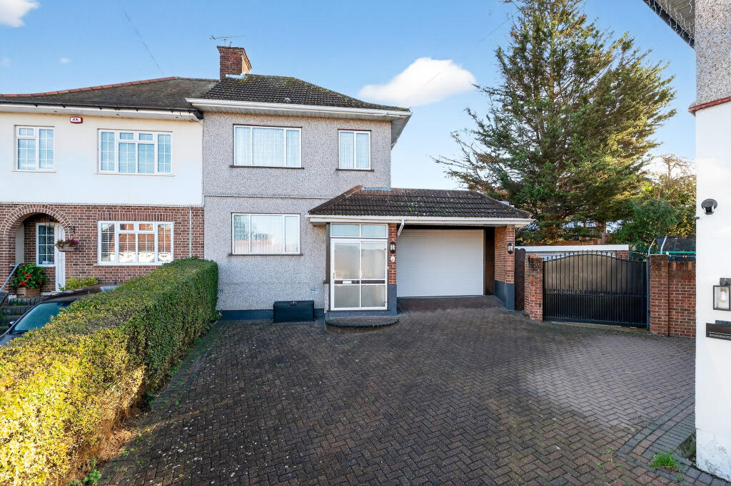 Main image of property: Ravenswood Close, Romford, RM5