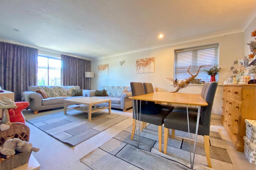 House in Verwood, Dorset - View 2