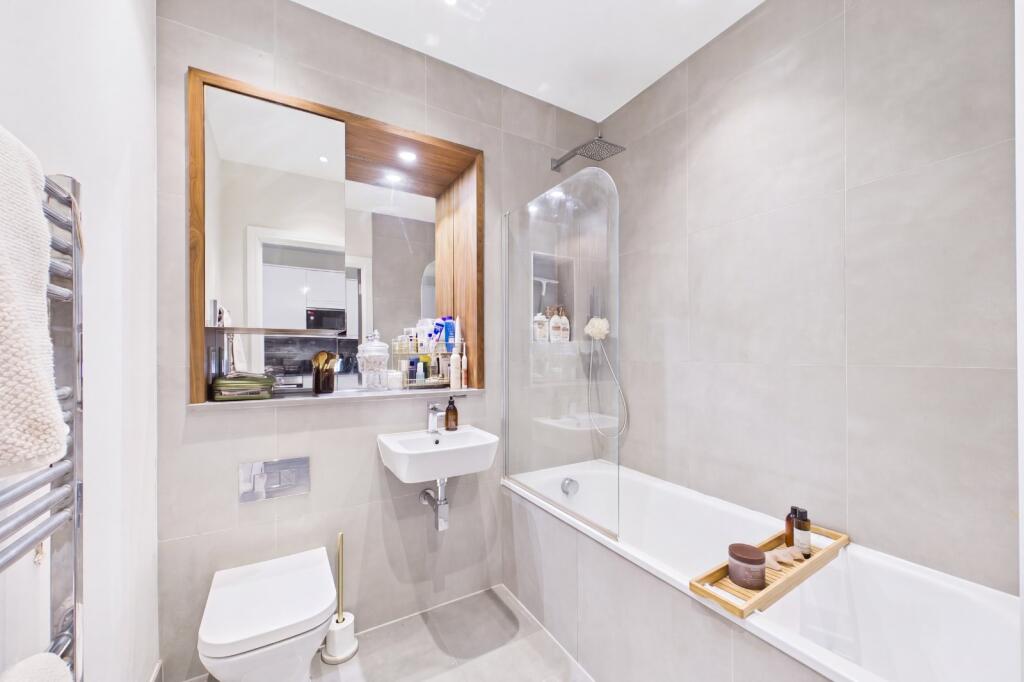 Apartment in Maidenhead, Cordwallis Park, North Town - More