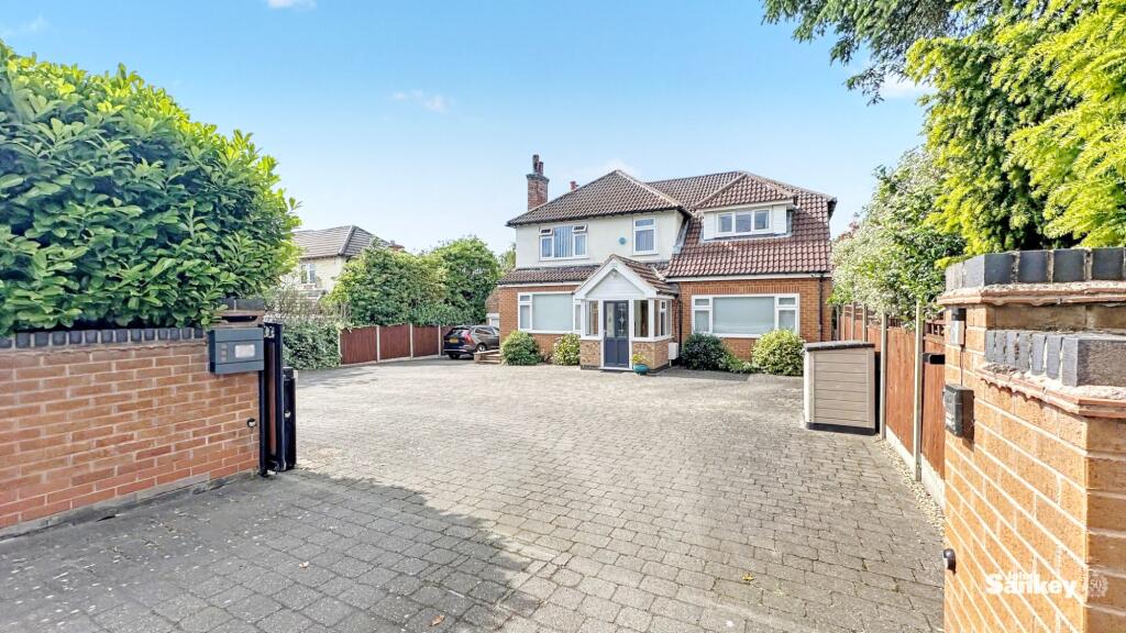 Main image of property: Clipstone Road West, Forest Town, NG19