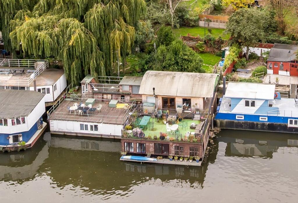 Main image of property: Ducks Walk, Twickenham Riverside