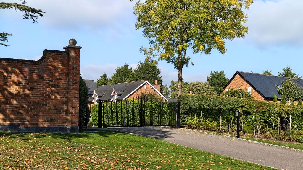 Additional image 25 of The Courtyard, Bedwell Park, Essendon, AL9