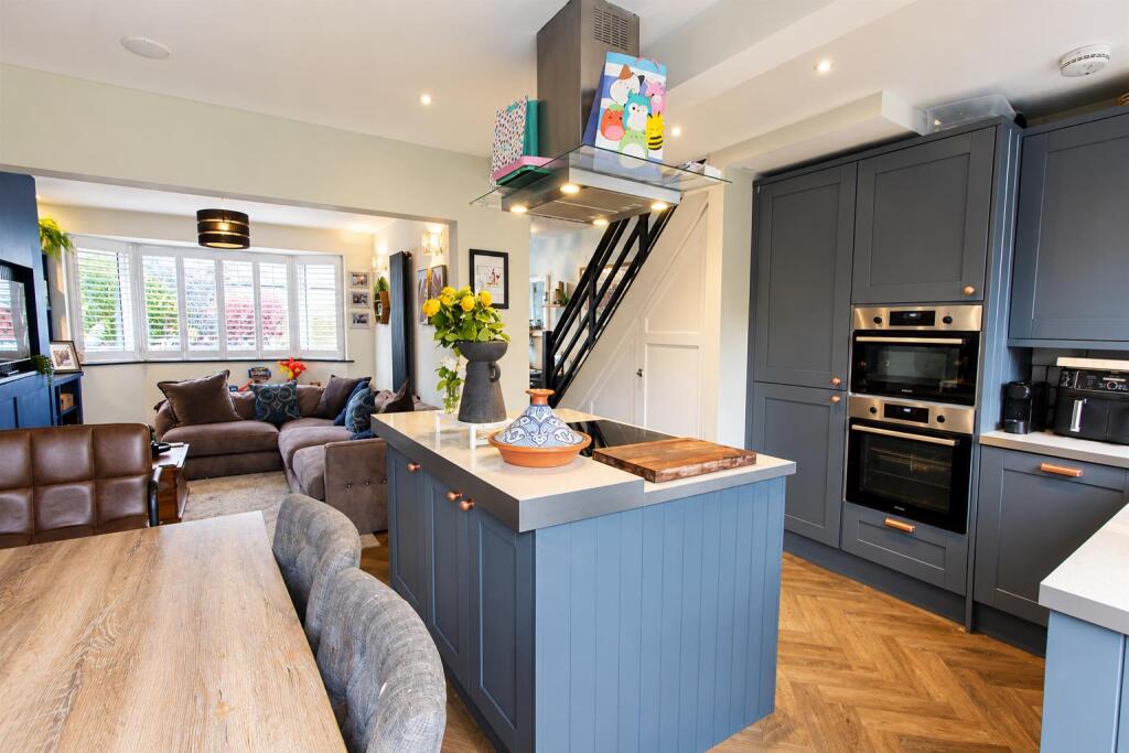 House in Sutton - View 4