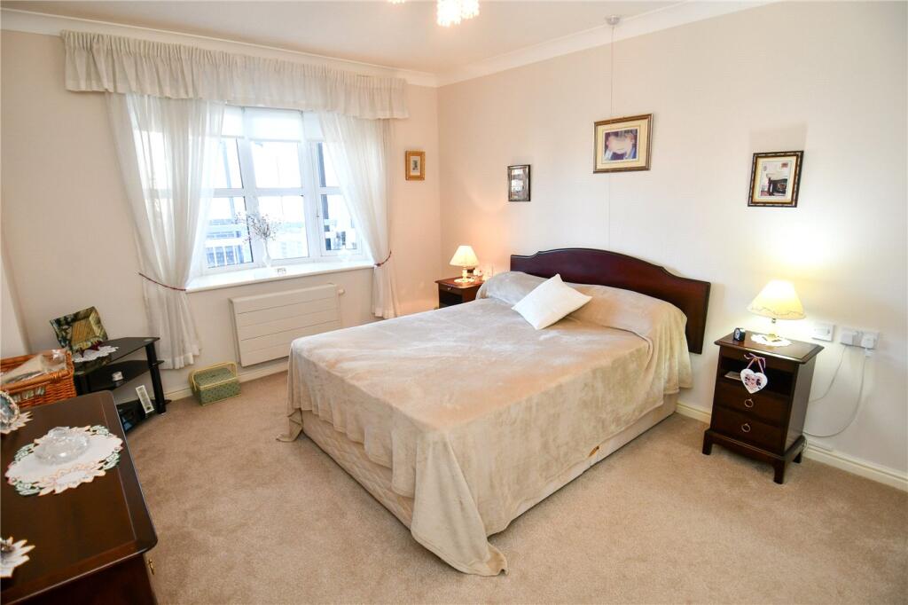 Montrose Court, Market Street, Hoylake photo 3