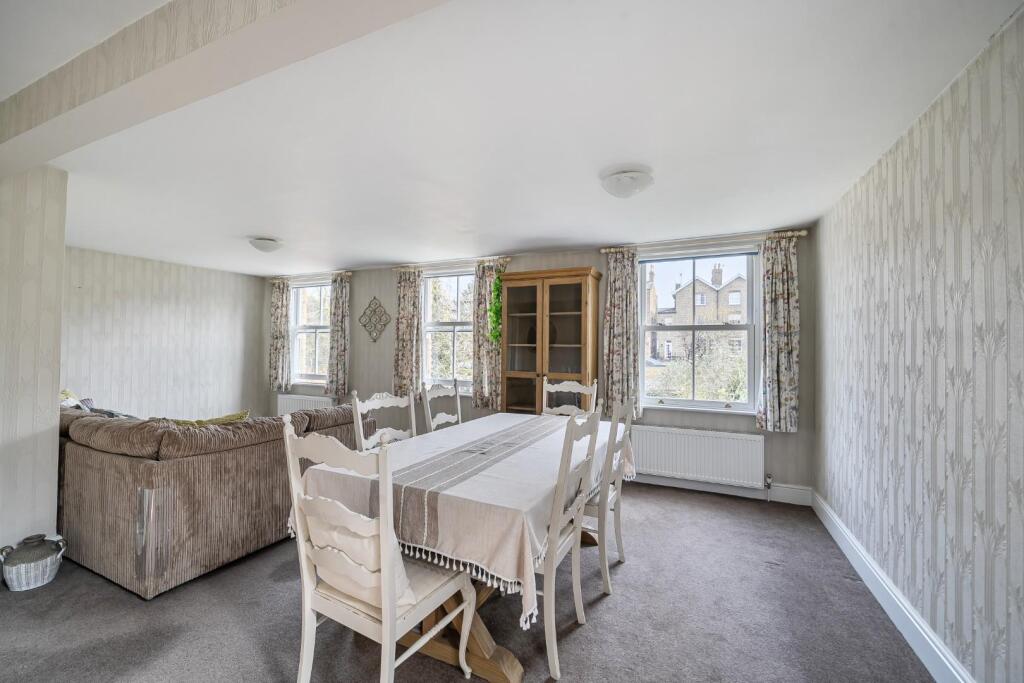 Apartment in Windsor - View 5