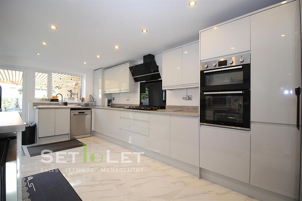 Main image of property: Ash Tree Road, Oadby, Leicester