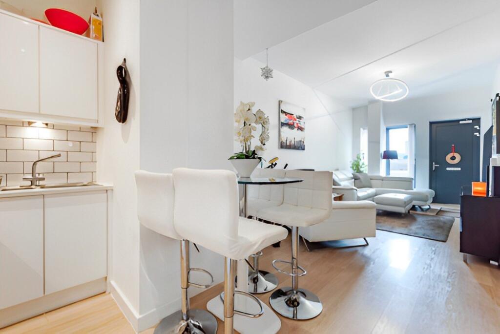 Apartment in London - View 5