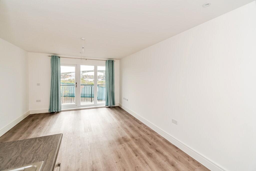Thomas Blake Avenue, SOUTHAMPTON, Hampshire, SO14 photo 2