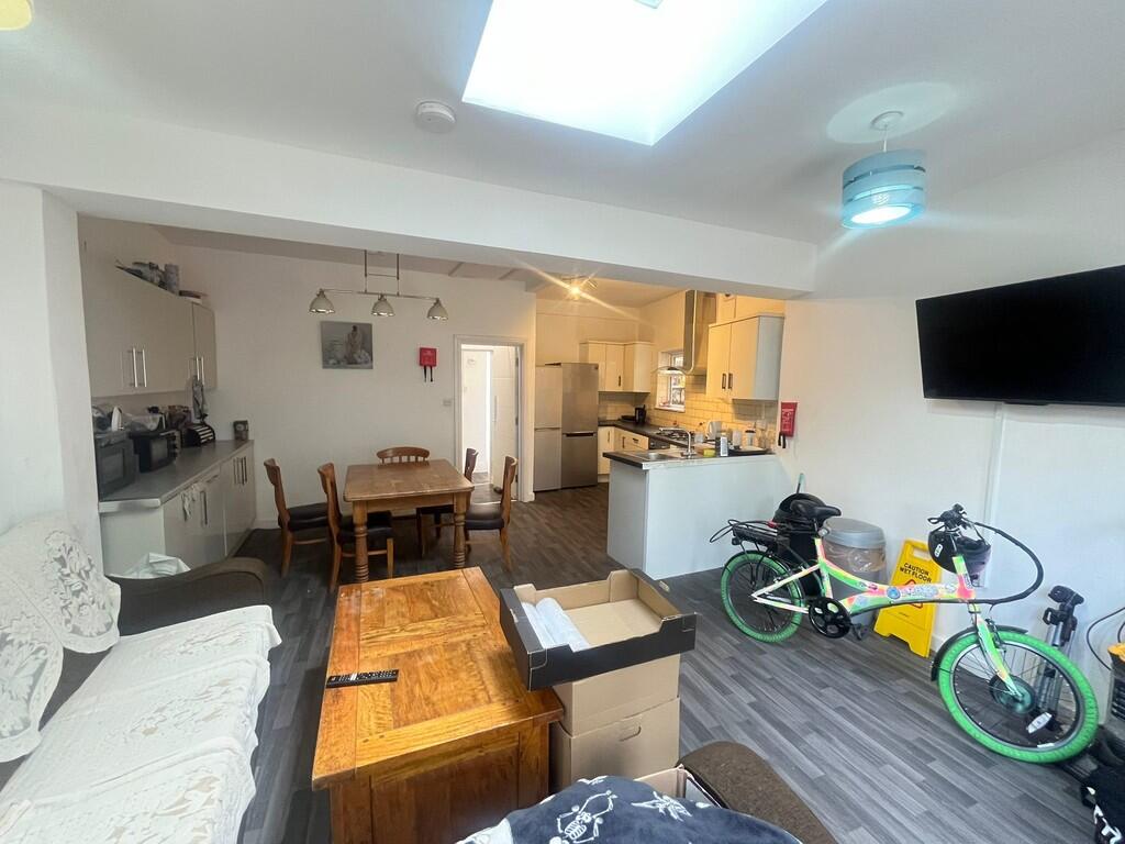 1 bedroom house share for rent