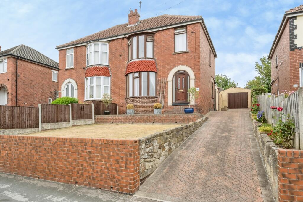 3-bed semi-detached on Doncaster Road, Mexborough, £180,000