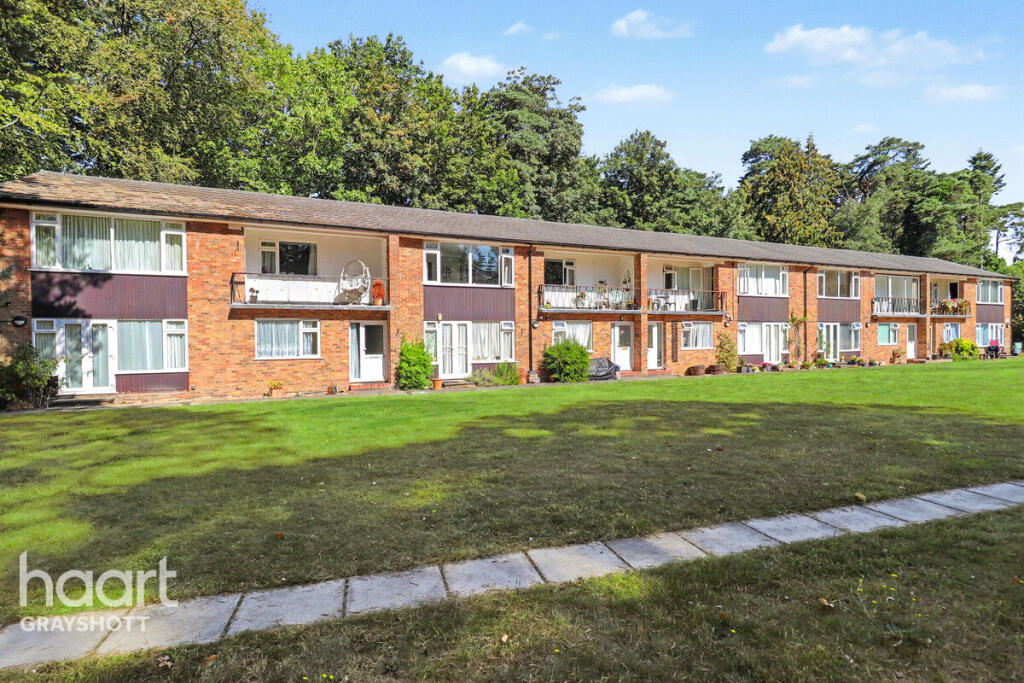 2-bed flat on Beacon Hill Court, Hindhead, £270,000