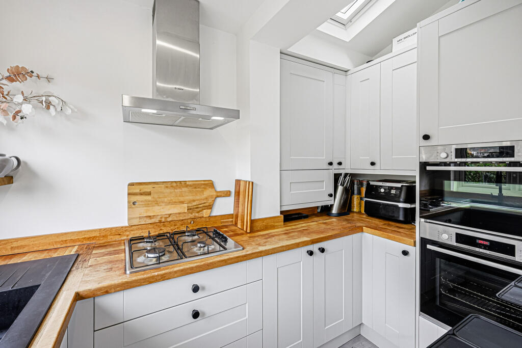 Apartment in Hornchurch, Gidea Park - View 4