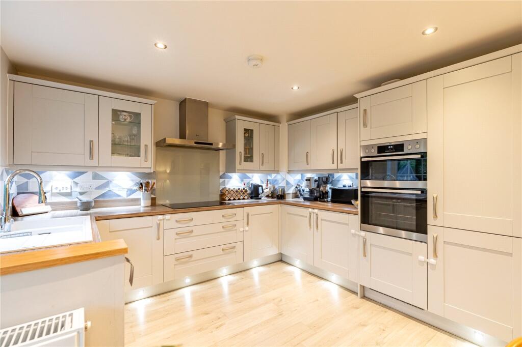 Erghum Lane, Devizes, Wiltshire, SN10 photo 5