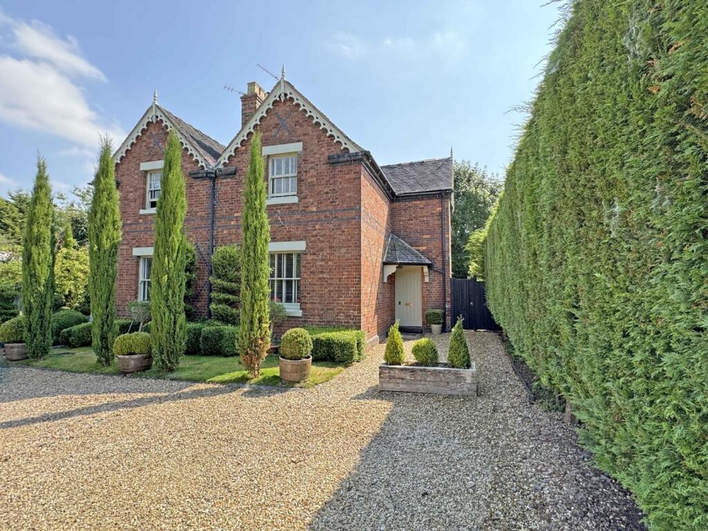 Main image of property: The Locks, Hillmorton, Rugby