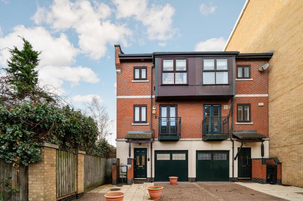 Main image of property: Fitzwilliam Mews, E16