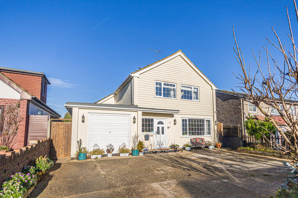 3-bed detached on Richmond Road, Wickford, SS11, £500,000