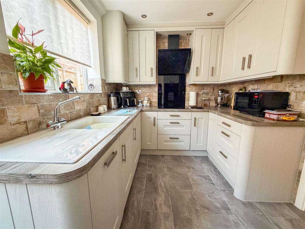 House in Clacton-on-Sea, Holland-on-Sea - View 2