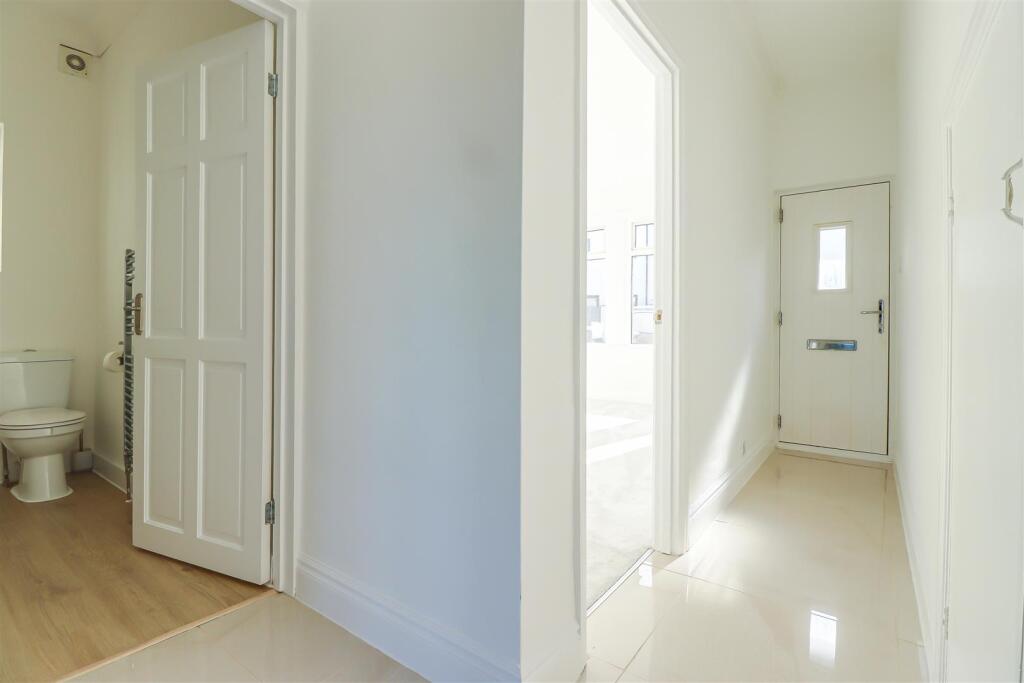 Apartment in Southend-on-Sea, Essex - More