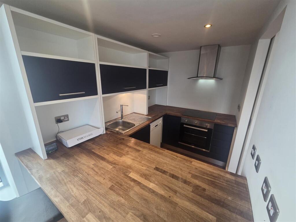 Apartment in Liverpool - More