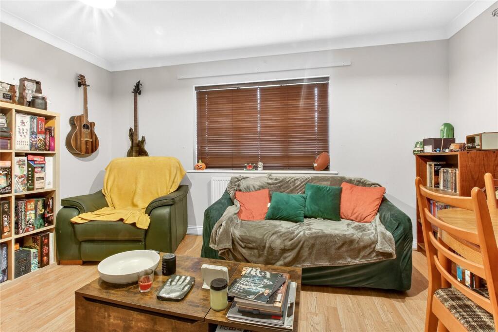 Roebuck Estate, Binfield, Bracknell, Berkshire, RG42 - View 4