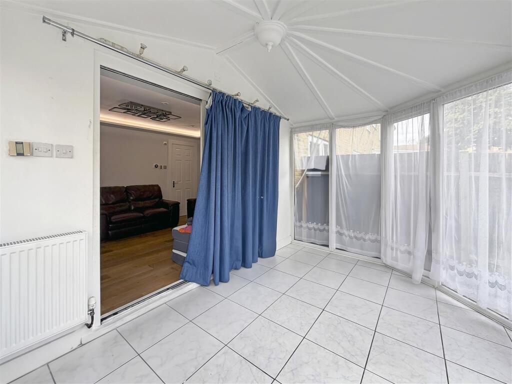 House in London, Hounslow West - View 5