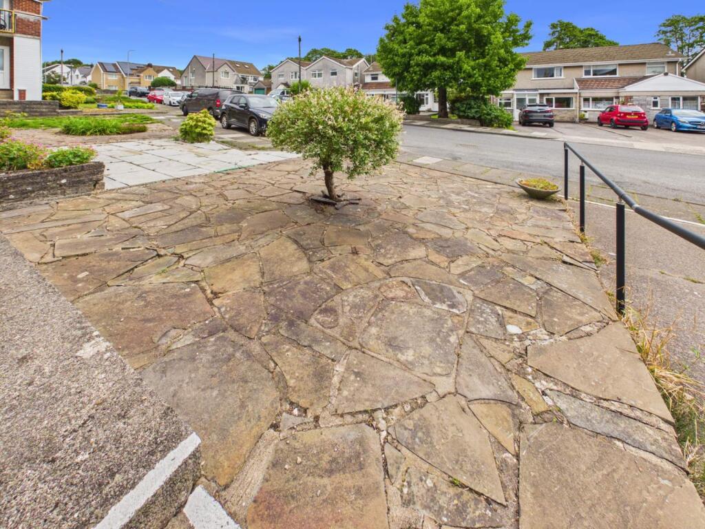 Apartment in Cardiff, Rhiwbina - More