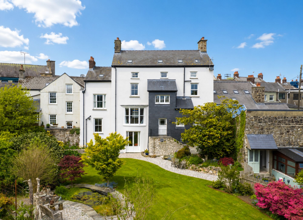 Main image of property: Llywnon, 61 St James Street, Narberth, SA67 7DB