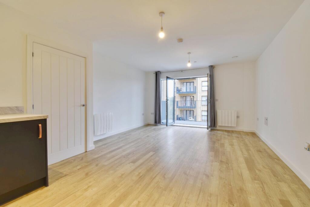 Apartment in Watford - View 5