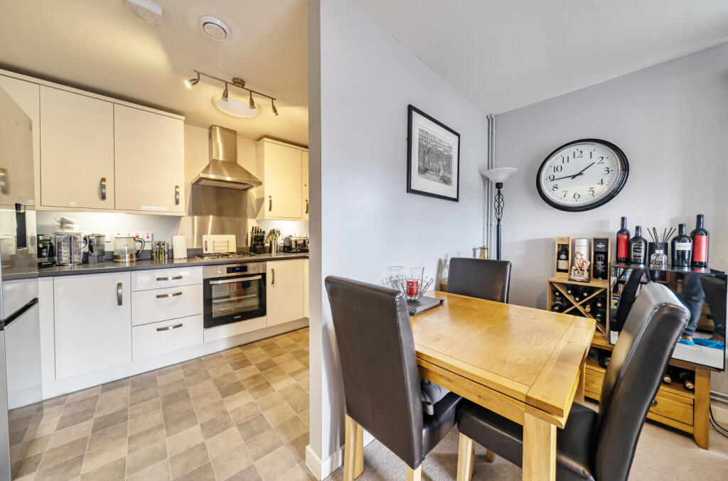Apartment in Slough - View 4