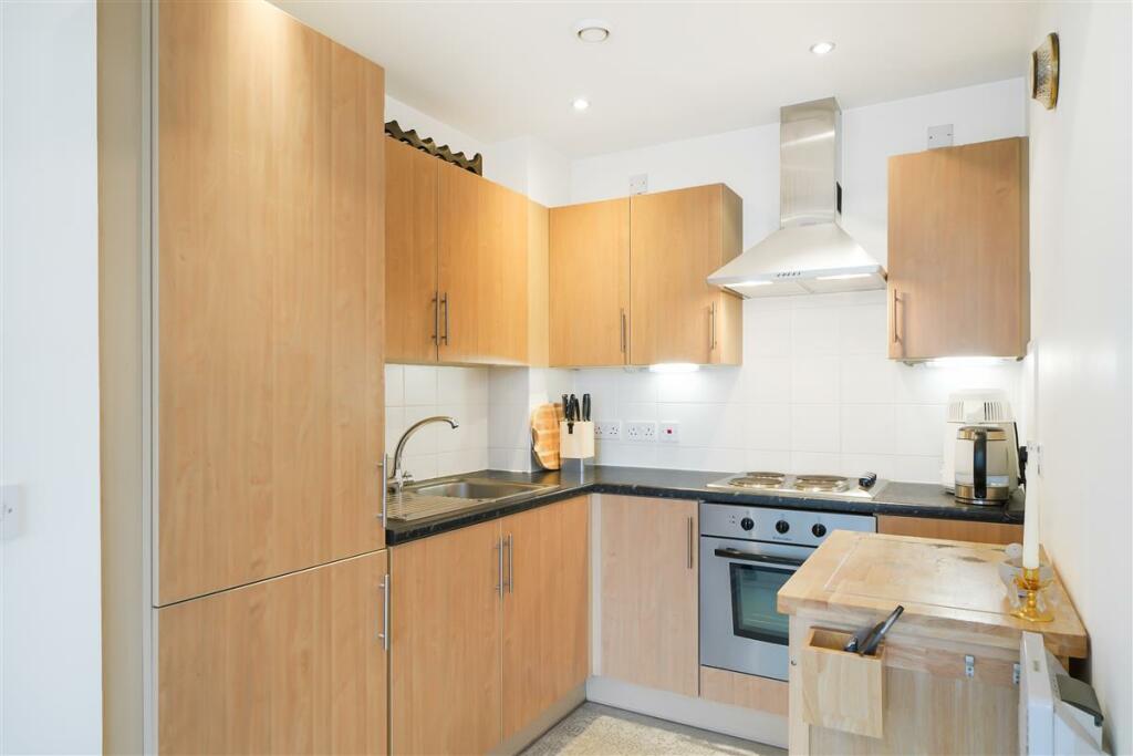 63, Phoenix Way photo 2
