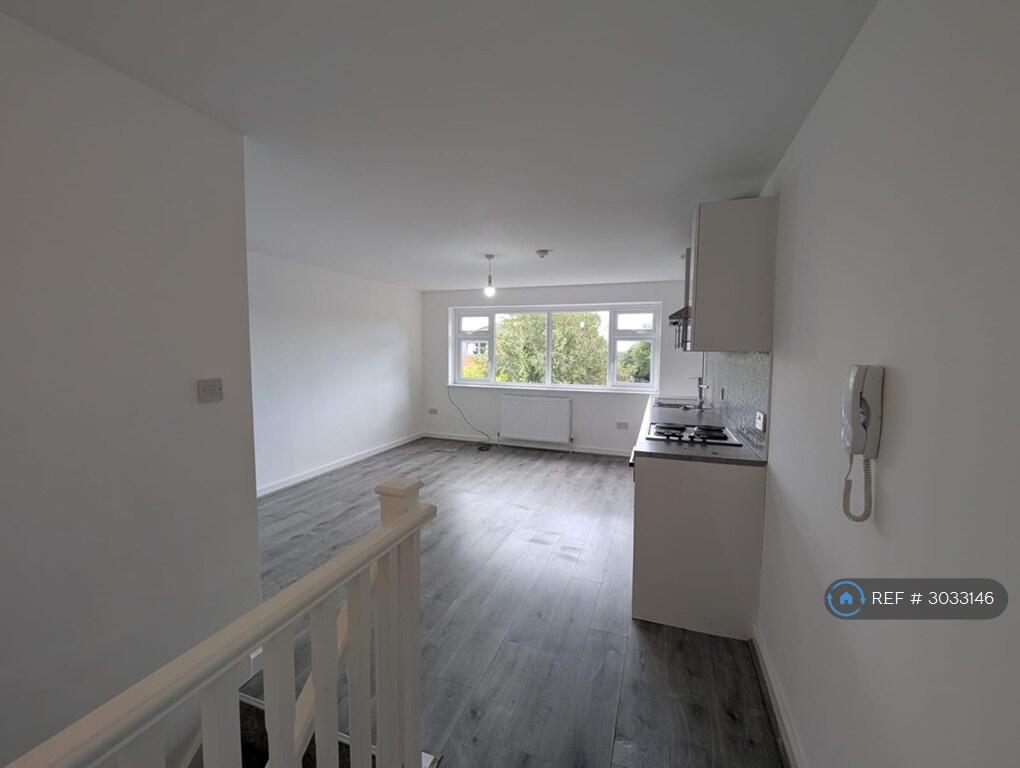 Apartment in Bury, Greater Manchester - View 4