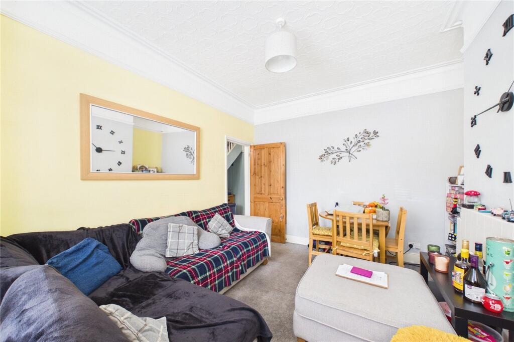 House in Sutton - View 3