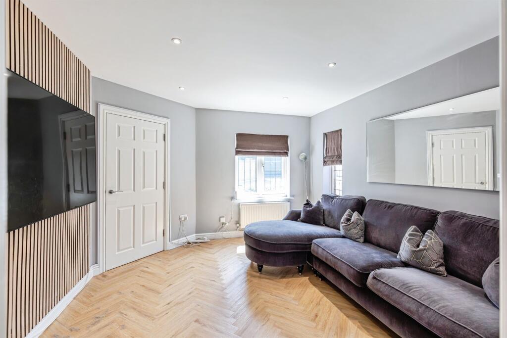 House in Rushden, North Northamptonshire - View 5