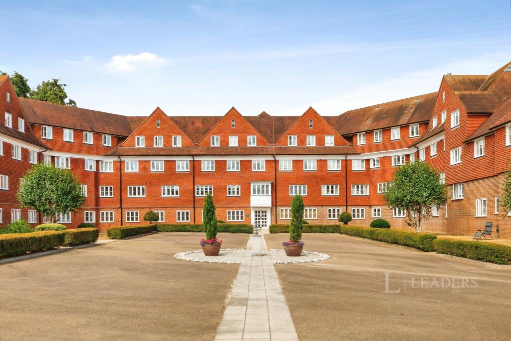 Main image of property: Flat 20, Elizabeth House, Elizabeth Drive, Banstead, SM7