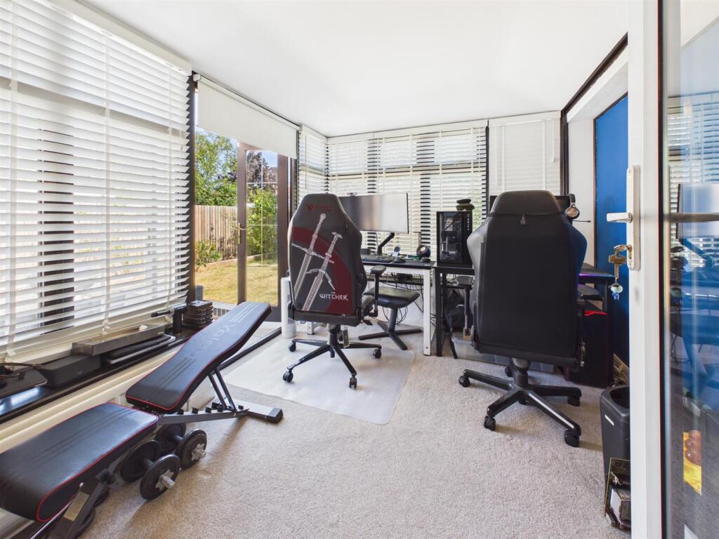 House in Reading, The Triangle, Tilehurst - More