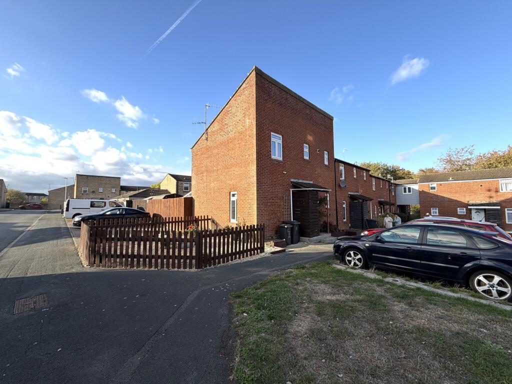 Stamford Close, Swindon, Wiltshire photo 2