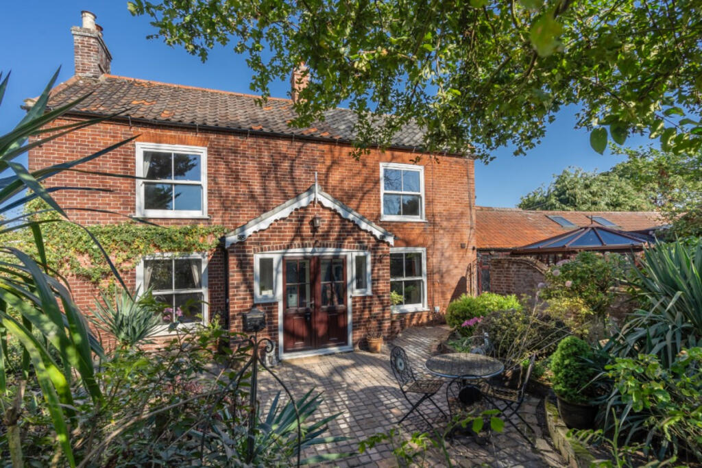 Main image of property: The Street, North Walsham, NR28 9