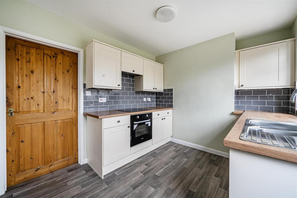 Showsley Road, Shutlanger, NN12 - View 5