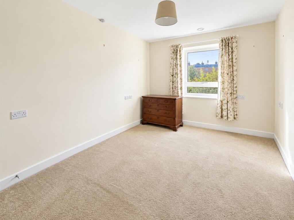 Apartment in Salisbury - More