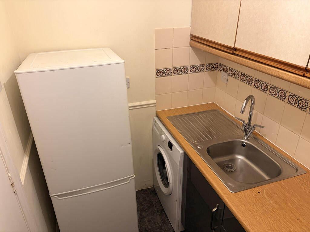 Apartment in Reading - View 5