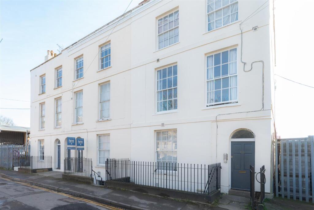 Main image of property: 19 Sherborne Place, Cheltenham
