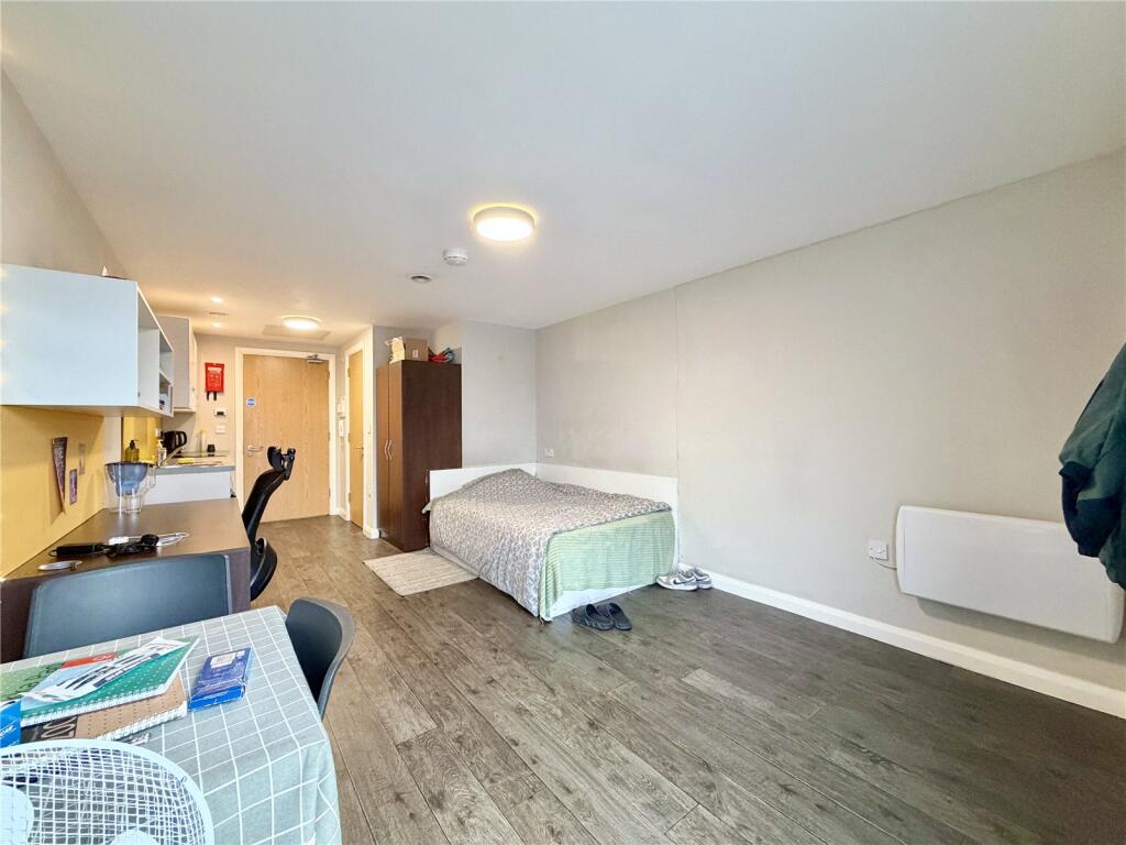 One Islington Plaza, Devon Street, L3 photo 3