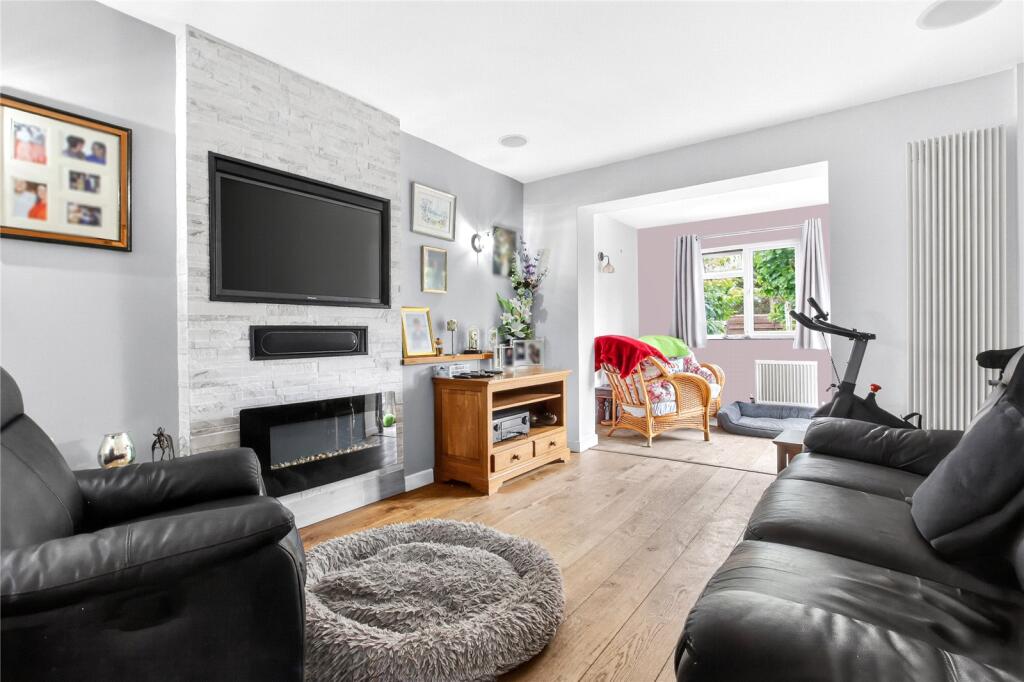 House in Bracknell, Hanworth - View 5