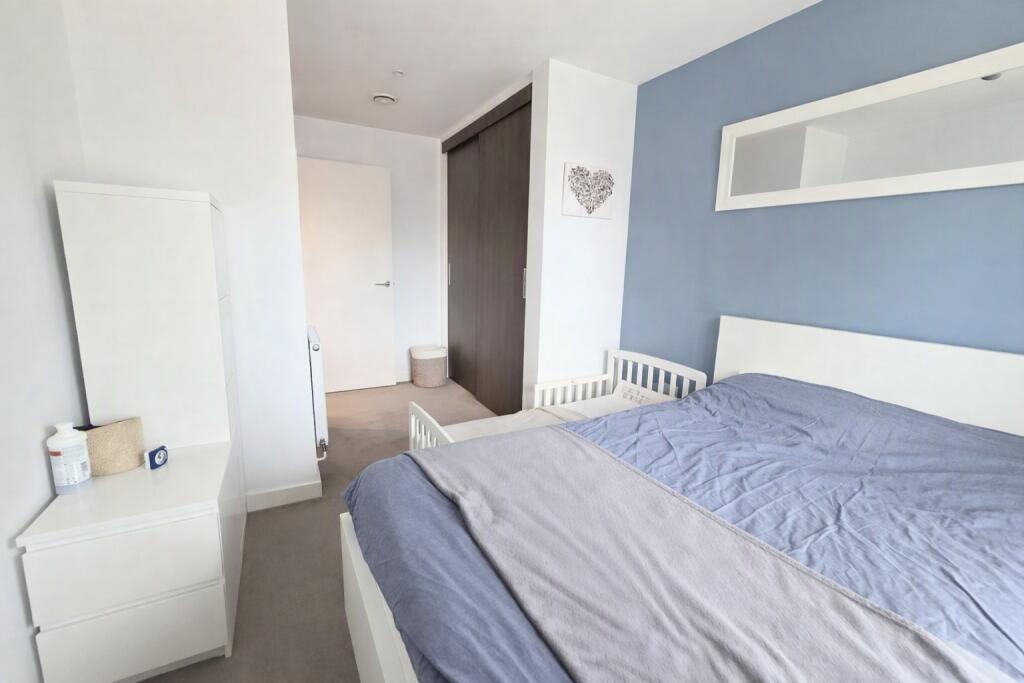 Apartment in London - View 5