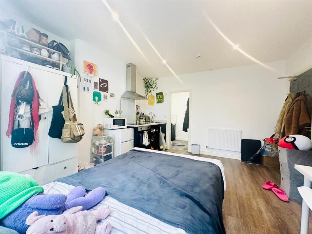 Studio flat for rent
