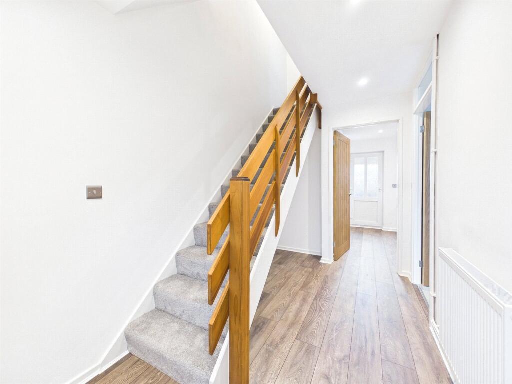 House in Gloucester - View 5