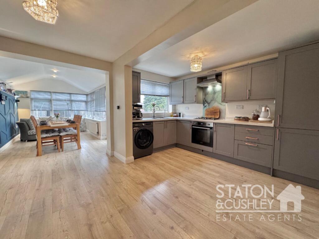 House in Mansfield, Nottinghamshire - View 2