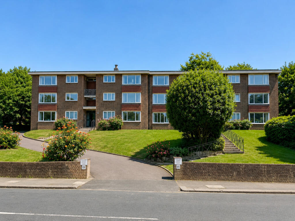 2-bed flat on Goldstone Crescent, Hove, £400,000