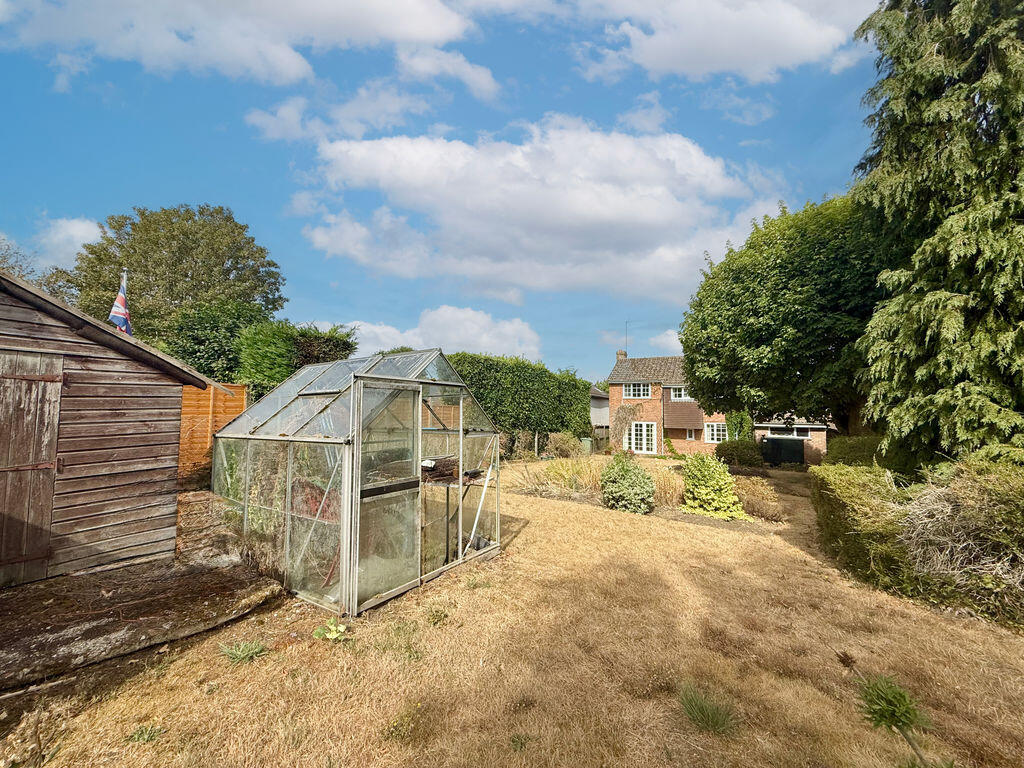 House in Luton, Chalgrave - View 2