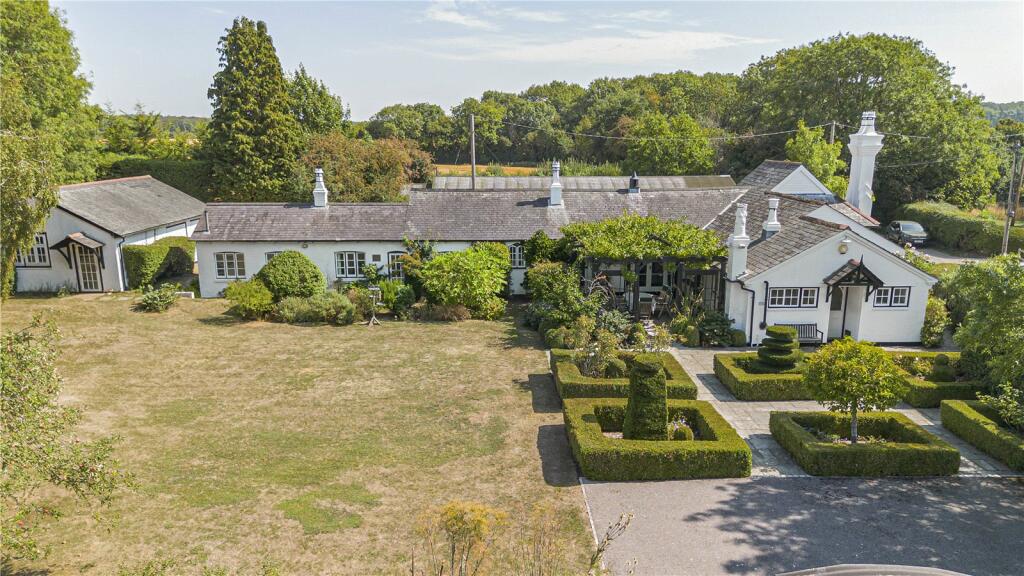 Main image of property: Trench Green, Mapledurham, Reading, Oxfordshire, RG4